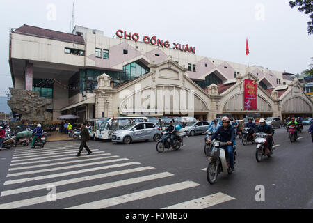 Scooters are the main means of transport in Vietnam Stock Photo