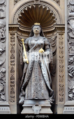 London, England, UK. Temple Bar Memorial (Horace Jones, 1880) in Fleet Street. Statue of Queen Victoria Stock Photo