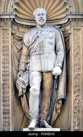 London, England, UK. Temple Bar Memorial (Horace Jones, 1880) in Fleet Street. Statue of the Prince of Wales (future Edward VII) Stock Photo