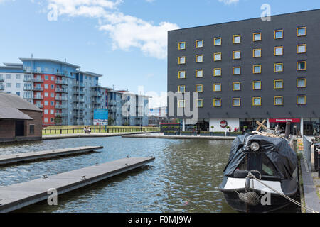 Hotel and apartment blocks by the Walsall Canal in the centre of Walsall, West Midlands Stock Photo