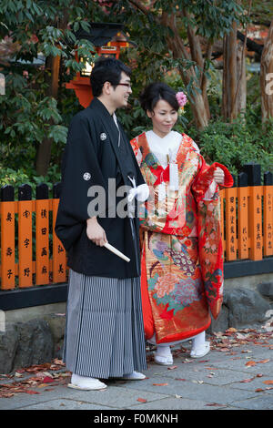 Young Japanese couple in traditional dress, Gion district (Geisha area), Kyoto, Japan, Asia Stock Photo