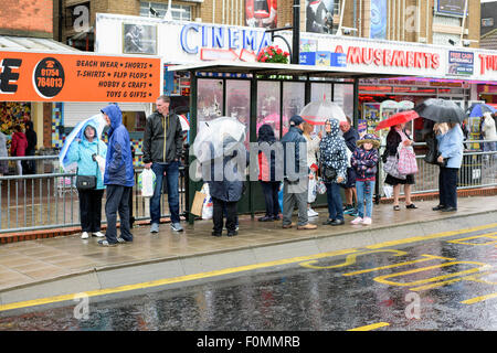 Skegness, Lincolnshire, UK. 18th Aug, 2015. Holiday makers and day-trippers make the best of the bad weather ,Heavy rain all day on the promenade resulting in empty beaches ,but indoor amusements are doing well . Credit:  IFIMAGE/Alamy Live News Stock Photo