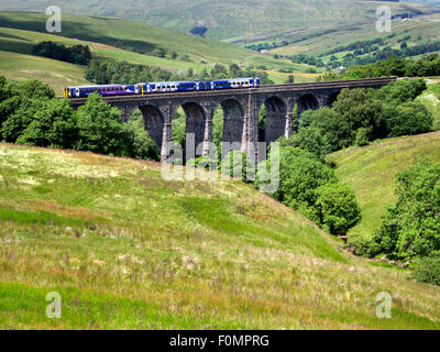 Northern Rail Train Crossing the Dent Head Viaduct Dentdale Yorkshire Dales Cumbria England Stock Photo