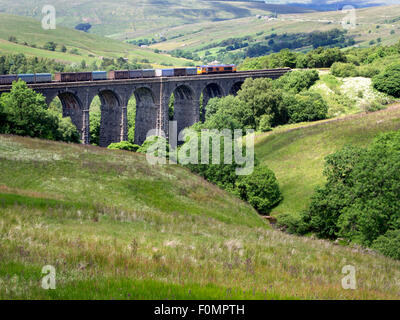 Freight Train Crossing the Dent Head Viaduct Dentdale Yorkshire Dales Cumbria England Stock Photo