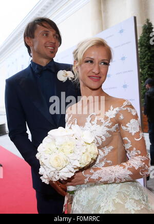 Moscow, Russia. 18th Aug, 2015. Two-time Olympic figure skating champions Maxim Trankov (L) and Tatyana Volosozhar during their wedding at the Rose Bar restaurant. Credit:  Vyacheslav Prokofyev/TASS/Alamy Live News