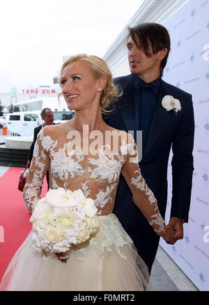 Moscow, Russia. 18th Aug, 2015. Two-time Olympic figure skating champions Tatyana Volosozhar (front) and Maxim Trankov during their wedding at the Rose Bar restaurant. Credit:  Vyacheslav Prokofyev/TASS/Alamy Live News