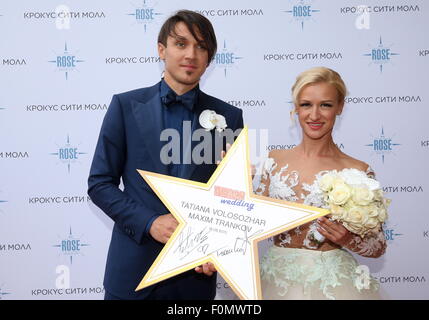 Moscow, Russia. 18th Aug, 2015. Two-time Olympic figure skating champions Maxim Trankov (L) and Tatiana Volosozhar with a star during their wedding at the Rose Bar restaurant. Credit:  Vyacheslav Prokofyev/TASS/Alamy Live News