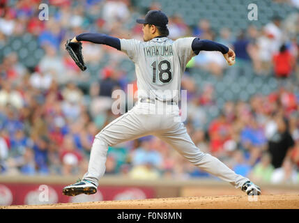 Former Mariners pitcher Hisashi Iwakuma to join Yomiuri Giants