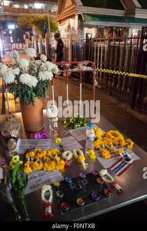 Bangkok, Thailand. 18th August, 2015. A memorials are set up outside Erawan Shrine a day after a bomb exploded close to the shrine in the center of Thailand's capital, Bangkok, killing at least 22 people and injuring more than 125. Reports say a second bomb has been found in the area and made safe. No-one has yet said they carried out the attack, which took place close to the Erawan shrine in Bangkok's central Chidlom district. The shrine is a major tourist attraction. The Thai government said the attack was aimed at foreigners. Credit:  PixelPro/Alamy Live News Stock Photo