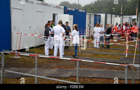 Rendsburg, Germany. 20th Aug, 2015. Medical staff stands in front of the primary medical care institution that is currently placed in containers in Rendsburg, Germany, 20 August 2015. More than 60 doctors and nurses from the university hospitals in Kiel and Luebeck started their voluntary service to take care of the refugees in the new reception centre. Photo: CARSTEN REHDER/dpa/Alamy Live News Stock Photo