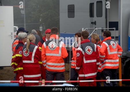 Rendsburg, Germany. 20th Aug, 2015. Medical staff stand in front of the primary health care centre that is currently placed in containers in Rendsburg, Germany, 20 August 2015. More than 60 doctors and nurses from the university hospitals in Kiel and Luebeck started their voluntary service to take care of the refugees in the new reception centre. Photo: CARSTEN REHDER/dpa/Alamy Live News Stock Photo