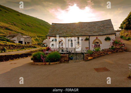 The Harbour Light tea room at sunset in Boscastle, north Cornwall, England, UK Stock Photo
