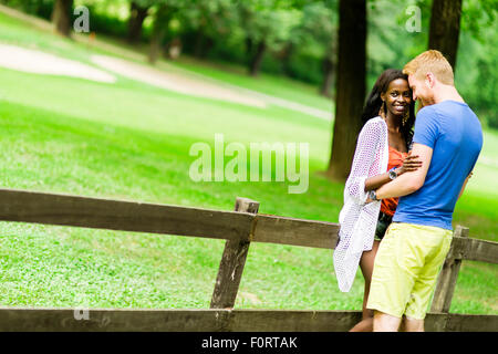 https://l450v.alamy.com/450v/f0rtak/a-happy-couple-in-love-spending-some-time-together-outdoors-in-a-park-f0rtak.jpg