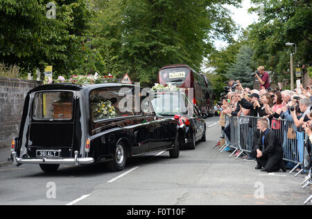 Cilla Black's Funeral at St Mary's Church, Woolton Village, Liverpool. Crowds turned out and lined the roads. 20th August 2015 Stock Photo