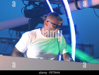 Idris Elba smokes a hand-rolled cigarette while playing a DJ set at the Goodwood Racecourse in West Sussex, at the last of their 'Three Friday Nights' events  Featuring: Idris Elba Where: Chichester, West Sussex, United Kingdom When: 19 Jun 2015 Stock Photo