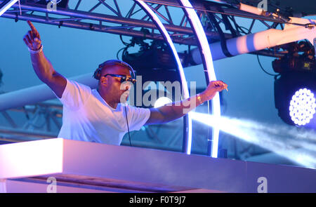 Idris Elba smokes a hand-rolled cigarette while playing a DJ set at the Goodwood Racecourse in West Sussex, at the last of their 'Three Friday Nights' events  Featuring: Idris Elba Where: Chichester, West Sussex, United Kingdom When: 19 Jun 2015 Stock Photo