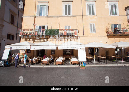 Rome, Italy, 21st August, 2015. Italian Weather: sunrise in the centre of Rome. During the summer the offices of the historic centre of Rome are emptied and the streets seem deserted. In this picture Tre Scalini restaurant in Piazza Navona Stock Photo