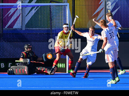 Lea Valley, London, UK. 22nd Aug, 2015. Unibet EuroHockey Championships Day 1. Netherlands versus Spain. Mink van der Weerden (NED) scores the 2nd goal for Netherlands Credit:  Action Plus Sports/Alamy Live News Stock Photo