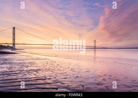 Humber Bridge, suspension bridge between East Yorkshire (Hull) and Lincolnshire (Lincoln) in the UK Stock Photo