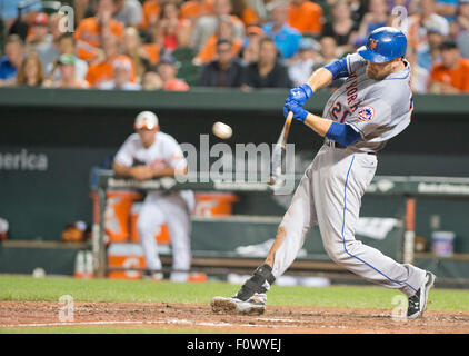 New York Mets first baseman Lucas Duda (21) doubles in the eighth inning against the Baltimore Orioles at Oriole Park at Camden Yards in Baltimore, Maryland on Wednesday, August 19, 2015. The Orioles won the game 5 - 4. Credit: Ron Sachs/CNP (RESTRICTION: NO New York or New Jersey Newspapers or newspapers within a 75 mile radius of New York City) - NO WIRE SERVICE - Stock Photo