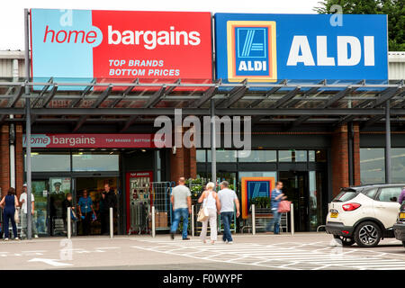 Dundee, Tayside, Scotland, UK, 22nd August, 2015. Signs of economic success in Dundee after a long recession: Although shops have been closing down fast this year in Dundee there has also been success. New retail stores, such as Aldi, Home Bargains and The Range have recently opened at the Stack Retail Leisure Park in Dundee.  / Alamy Live News Credit:  Dundee Photographics/Alamy Live News Stock Photo