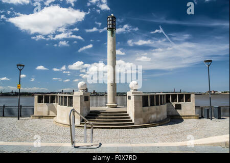 Liverpool, Merchant Navy Second World War Memorial on the quay side of the River Mersey Stock Photo