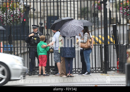 London, United Kingdom, 23 August 2015 - Tourists brave heavy rains to see Downing Street Credit:  Finn Nocher/Alamy Live News Stock Photo