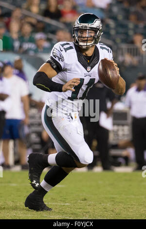 August 22, 2015: Philadelphia Eagles quarterback Sam Bradford (7) looks ...