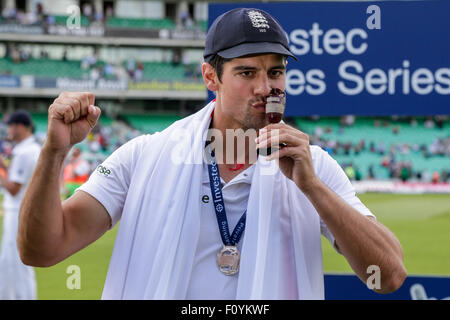 London, UK. 23rd Aug, 2015. Investec Ashes 5th Test, day 4. England versus Australia. England's Alastair Cook poses with the Ashes urn during the post match celebrations Credit:  Action Plus Sports/Alamy Live News Stock Photo