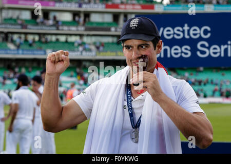 London, UK. 23rd Aug, 2015. Investec Ashes 5th Test, day 4. England versus Australia. England's Alastair Cook poses with the Ashes urn during the post match celebrations Credit:  Action Plus Sports/Alamy Live News Stock Photo