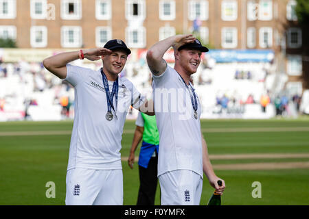 London, UK. 23rd Aug, 2015. Investec Ashes 5th Test, day 4. England versus Australia. England's Joe Root and Ben Stokes salute the crowd during the post match celebrations Credit:  Action Plus Sports/Alamy Live News Stock Photo