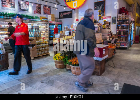 New York City, USA, Customers Inside Italian Grocery Store interiors, Shopping  Scenes,  Greenwich Village, 'Faicco's' Stock Photo