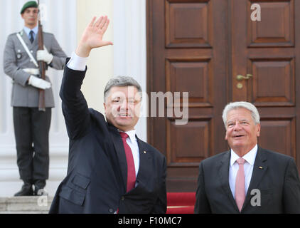 Berlin, Germany. 24th Aug, 2015. German President Joachim Gauck (right) welcomes the ukrainian President Petro Poroschenko in the Bellevue Palace, in Berlin, Germany, 24 August 2015. PHOTO: WOLFGANG KUMM/dpa/Alamy Live News Stock Photo