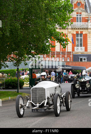 David Biggins, Daimler Mercedes Rennwagen, outside the hotel during Chateau Impney Hill Climb, Worcestershire, England, UK Stock Photo