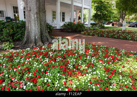 Flower bed in front of a commercial building in the golfing village of Pinehurst, NC Stock Photo