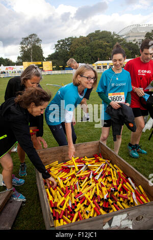 Copenhagen, Denmark, August 25th, 2015. Participants in DHL Relay Rally in Copenhagen retrives their baton. Some 115000 participates nationwide  and in Copenhagen (photo) 25000 in runs from Monday to Friday. Credit:  OJPHOTOS/Alamy Live News Stock Photo