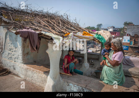 A mother, daughter and grandmother within the confines of an ashram in the town of Chitrakoot, (Chitrakut), Madhya Pradesh India Stock Photo