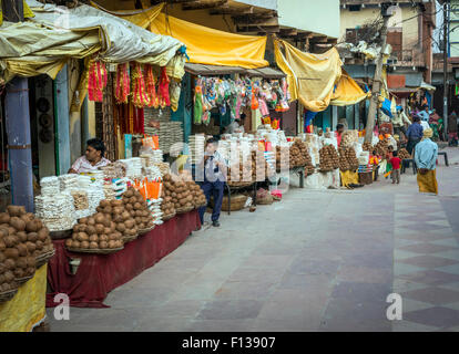 Shops and stalls selling Hindu related foodstuffs near Kamadgiri, Madhya Pradesh, India Stock Photo