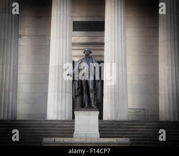 George Washington monument at Wall street New York City Stock Photo