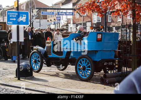 Blue vintage vehicle stopped for a coffee break in Crawley during the London to Brighton Veteran Car Run Stock Photo