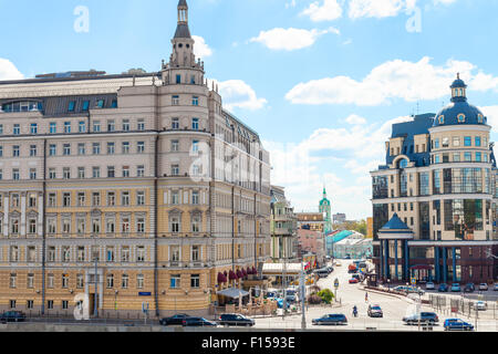 MOSCOW, RUSSIA - AUGUST 23, 2015: Balchug street and Raushskaya embankment in Moscow city. Baltschug Street - one of the oldest Stock Photo