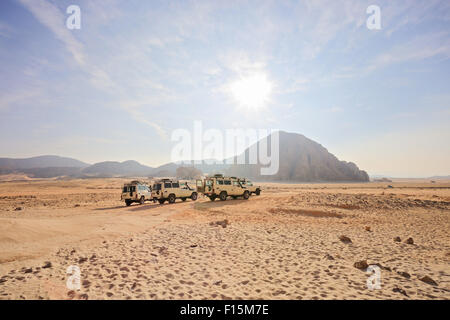 Safari SUV Toyota Land Cruiser in the desert of Egypt Stock Photo