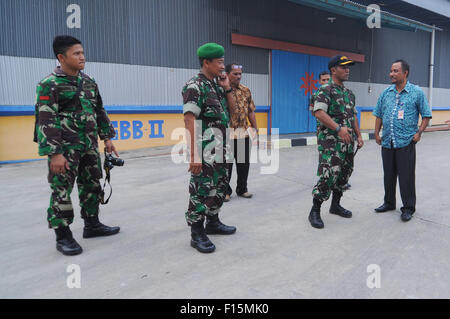 Lhokseumawe, Indonesia. 27th Aug, 2015. Commander of the military district Lt. Col. Infantry Eka Oktavianus Wahyu Cahyono accompanied by the Regional Division Head of Bulog Lhokseumawe, Ruslian see the quality of rice in Bulog warehouses; the co-ordination discussed the uptake of grain and rice from the farmers in the district of North Aceh and Lhokseumawe in the success of the national food security program. © Azwar/Pacific Press/Alamy Live News Stock Photo