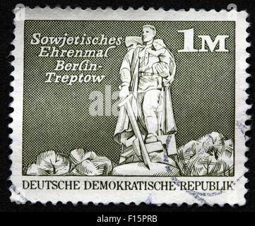 Deutsche Demokratische Republik DDR Sowjetisches Ehrenmal Berlin-Treptow 1M Stamp Stock Photo