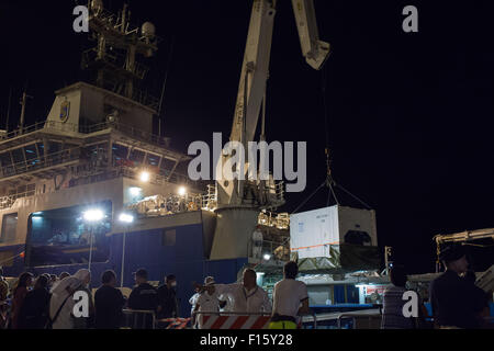 Palermo, Italy. 27th Aug, 2015. A container with the bodies of migrants is unloaded from Swedish Coast Guards ship 'Poseidon' in the port of Palermo following a rescue operation of migrants in the Mediterranean sea. © Antonio Melita/Pacific Press/Alamy Live News Stock Photo