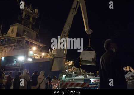 Palermo, Italy. 27th Aug, 2015. A container with the bodies of migrants is unloaded from Swedish Coast Guards ship 'Poseidon' in the port of Palermo following a rescue operation of migrants in the Mediterranean sea. © Antonio Melita/Pacific Press/Alamy Live News Stock Photo