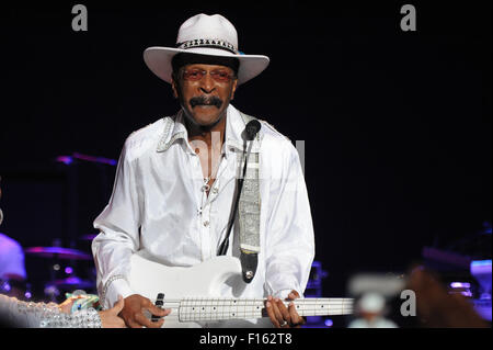 Philadelphia, Pennsylvania, USA. 27th Aug, 2015. Legendary bass guitarist, LARRY GRAHAM, performing at the Dell Music Center's 'Essence Of Entertainment' 2015 summer concert series Graham formerly bassist for Sly and The Family Stone is the frontman for his own group. Graham Central Station Credit:  Ricky Fitchett/ZUMA Wire/Alamy Live News Stock Photo