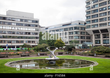 St Thomas's Hospital Naum Gabo Fountain in the Garden - London UK Stock Photo