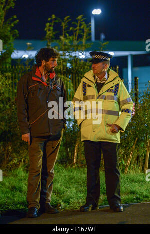 Bridgwater, UK. 27th August, 2015. James Hole, the Somerset Farmers For Action co-ordinator talks to a police officer  at the Morrisons distribution depot in Bridgwater. Credit:  Michael Scott/Alamy Live News Stock Photo