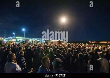 Bridgwater, UK. 27th August, 2015. James Hole, the Somerset Farmers For Action co-ordinator talks to hundreds of farmers who were protesting at the Morrisons distribution depot in Bridgwater. Credit:  Michael Scott/Alamy Live News Stock Photo